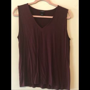 Ann Taylor maroon v-neck shell Large